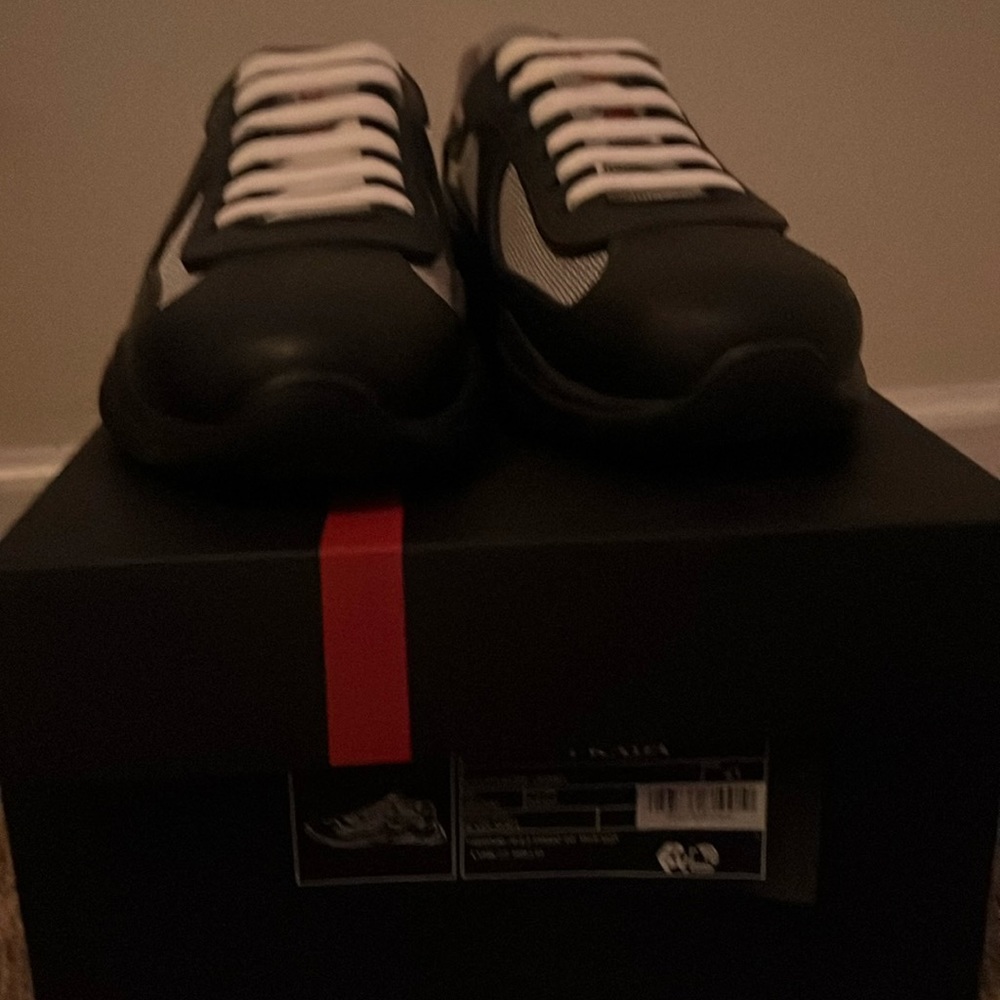 Black - Picture 1 of 5